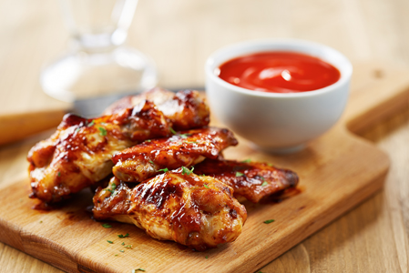 Chicken wings with sriracha sauce