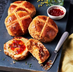 chili hot cross buns