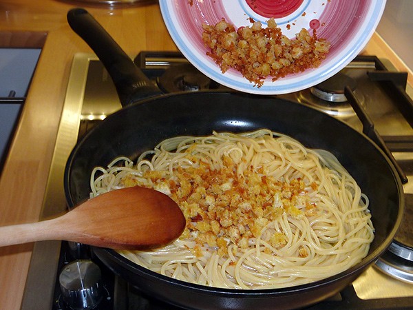 spaghetti and bread crumbs