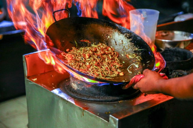 stir fry shrimp in wok