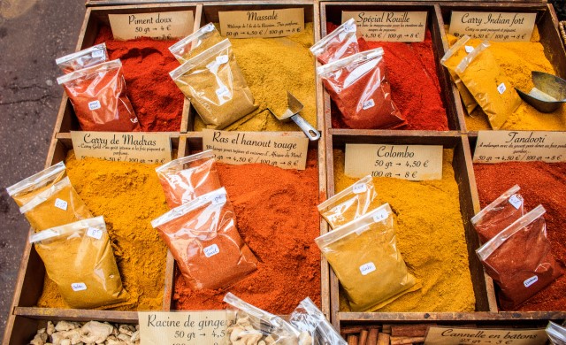 curry powders at market